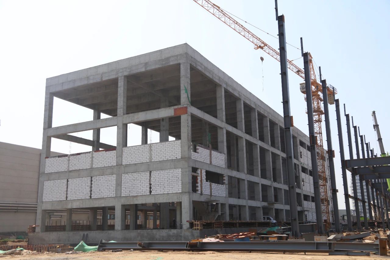 華興即將竣工的研發(fā)車(chē)間